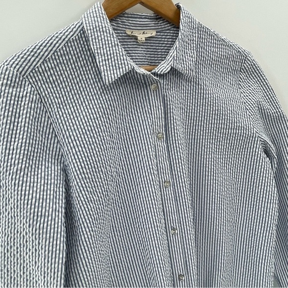 Jane and Delancey Striped Button Up Tie Bottom Shirt Size Medium - Picture 2 of 8